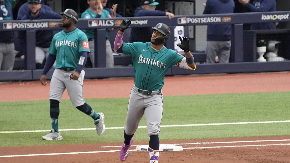 https://wp.clutchpoints.com/wp-content/uploads/2025/10/Mariners-center-fielder-Julio-Rodriguez.jpg
