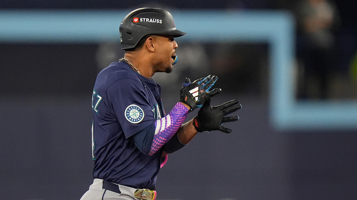 Mariners’ Julio Rodriguez heard letting out a primal scream during sad Bryan Woo interview