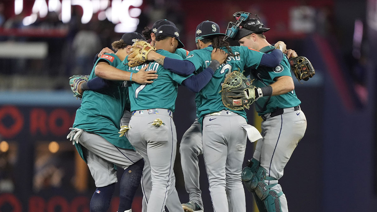 Mariners players celebrate