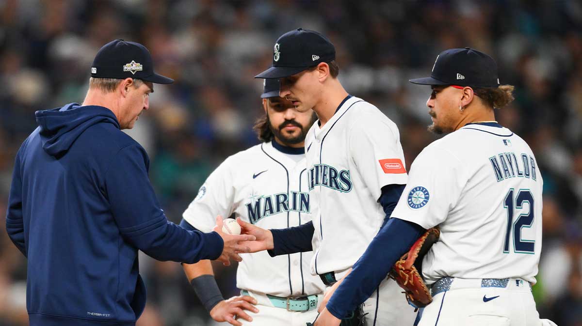Seattle Mariners manager Dan Wilson (6) makes a pitching change during the fifth inning as Seattle Mariners pitcher George Kirby (68) leaves the game against the Toronto Blue Jays during game three of the ALCS round for the 2025 MLB playoffs at T-Mobile Park.
