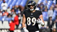 Baltimore Ravens tight end Mark Andrews (89) warms up before the game against the Chicago Bears at M&T Bank Stadium.