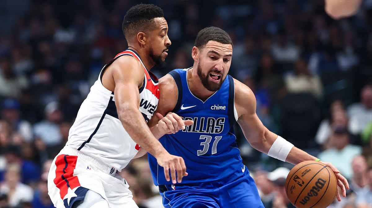 Mavericks guard Klay Thompson (31) drives to the basket as Washington Wizards guard CJ McCollum (3) defends during the first quarter at American Airlines Center