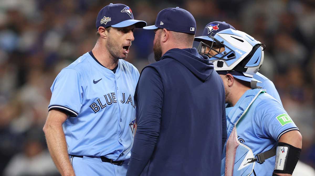 Toronto Blue Jays pitcher Max Scherzer (31) talks to manager John Schneider (14) in the fifth inning against the Seattle Mariners during game four of the ALCS round for the 2025 MLB playoffs at T-Mobile Park.