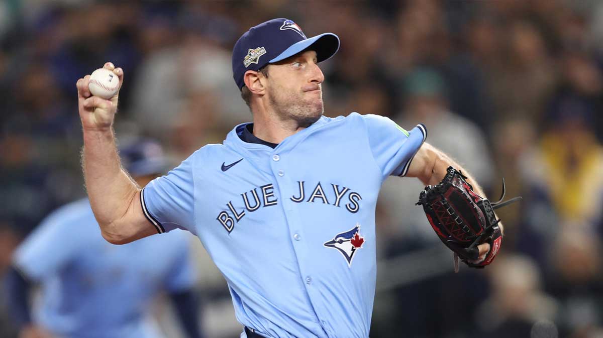 Toronto Blue Jays pitcher Max Scherzer (31) throws in the fifth inning against the Seattle Mariners during game four of the ALCS round for the 2025 MLB playoffs at T-Mobile Park.