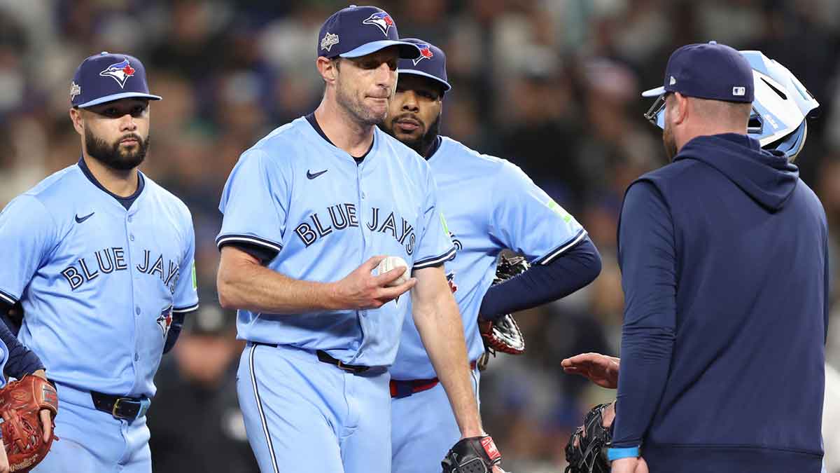 Toronto Blue Jays pitcher Max Scherzer (31) is removed from the game by manager John Schneider (14) in the sixth inning during game four of the ALCS round for the 2025 MLB playoffs at T-Mobile Park.