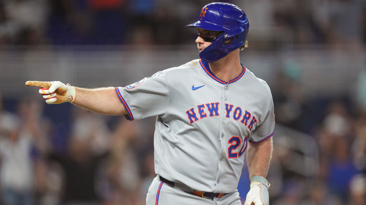 New York Mets first baseman Pete Alonso (20) celebrates his solo home run against the Miami Marlins in the third inning at loanDepot Park.