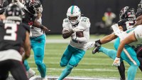 Miami Dolphins running back De'Von Achane (28) runs against the Atlanta Falcons