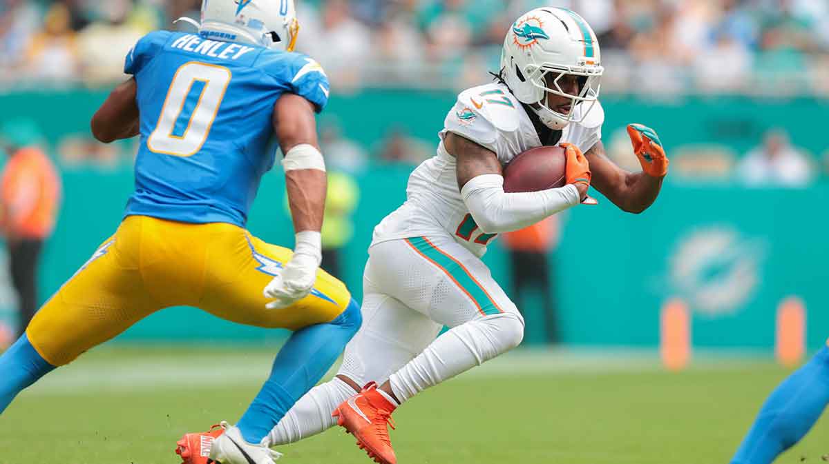 Miami Dolphins wide receiver Jaylen Waddle (17) carries the football against Los Angeles Chargers linebacker Daiyan Henley (0) during the second quarter at Hard Rock Stadium.