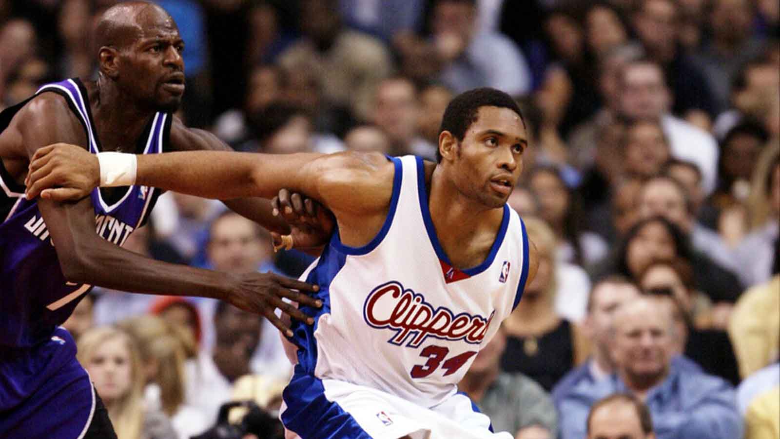 FILE PHOTO; Los Angeles Clippers player Michael Olowokandi works the baseline on the Sacramento Kings player Keon Clark during the 1st half at Staples Center.
