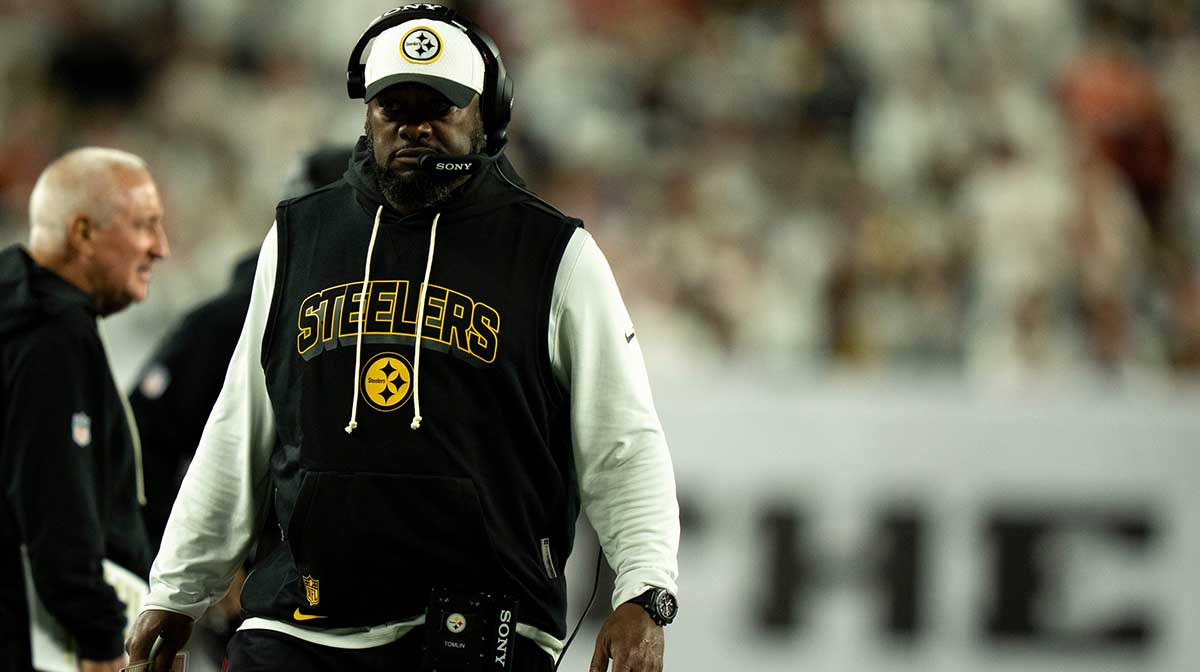 Pittsburgh Steelers head coach Mike Tomlin walks the sideline in the third quarter of the NFL game between the Cincinnati Bengals and Pittsburgh Steelers at Paycor Stadium in Cincinnati on Oct. 16, 2025.