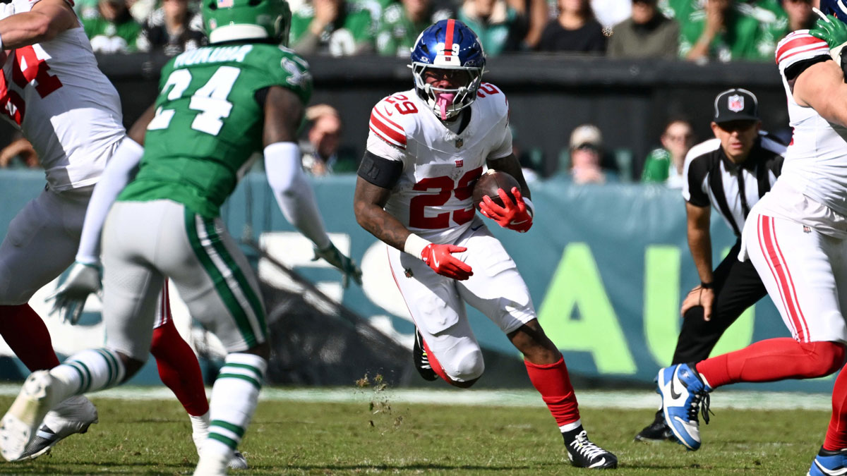 New York Giants running back Tyrone Tracy Jr. (29) runs against the Philadelphia Eagles