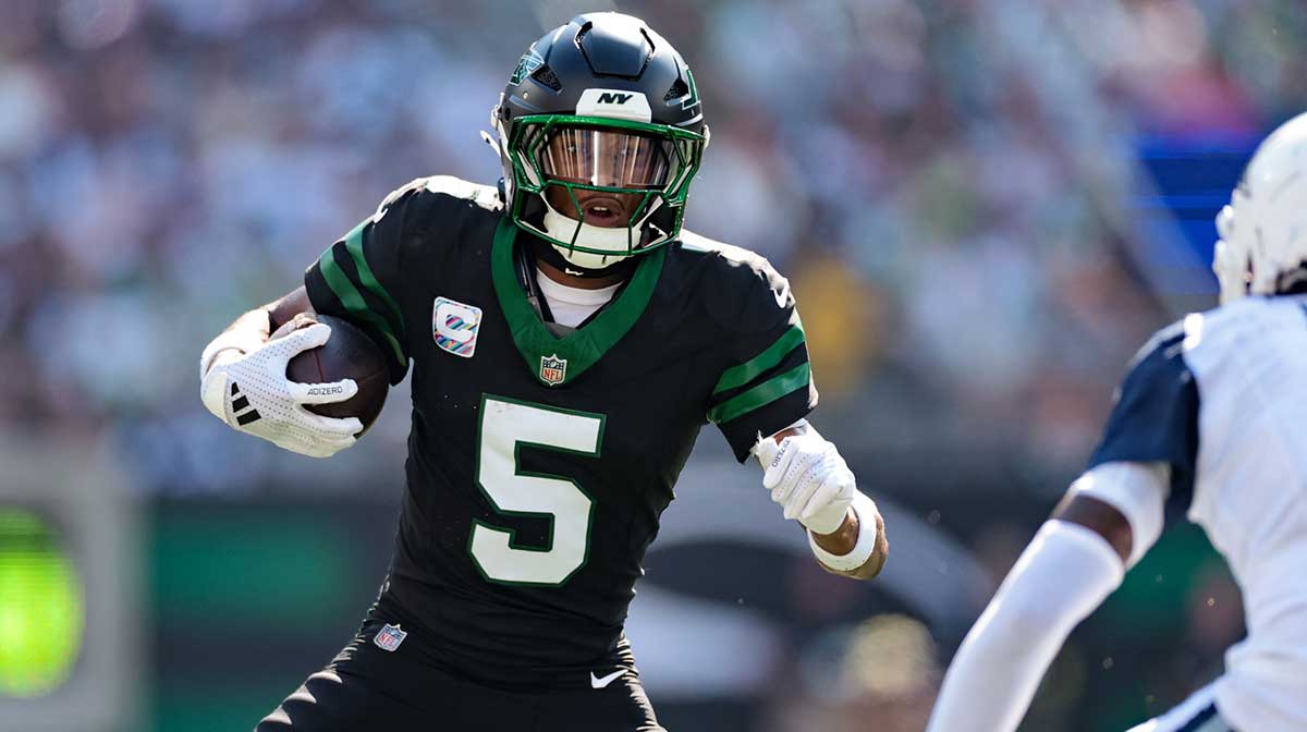 New York Jets wide receiver Garrett Wilson (5) carries the ball after the catch