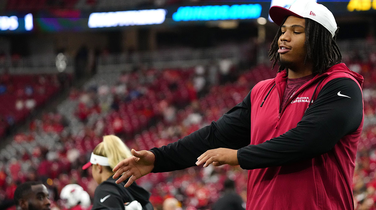 Cardinals defensive lineman Walter Nolen III high-fives teammates prior to a preseason game against the Chiefs at State Farm Stadium on Aug. 9, 2025, in Glendale.
