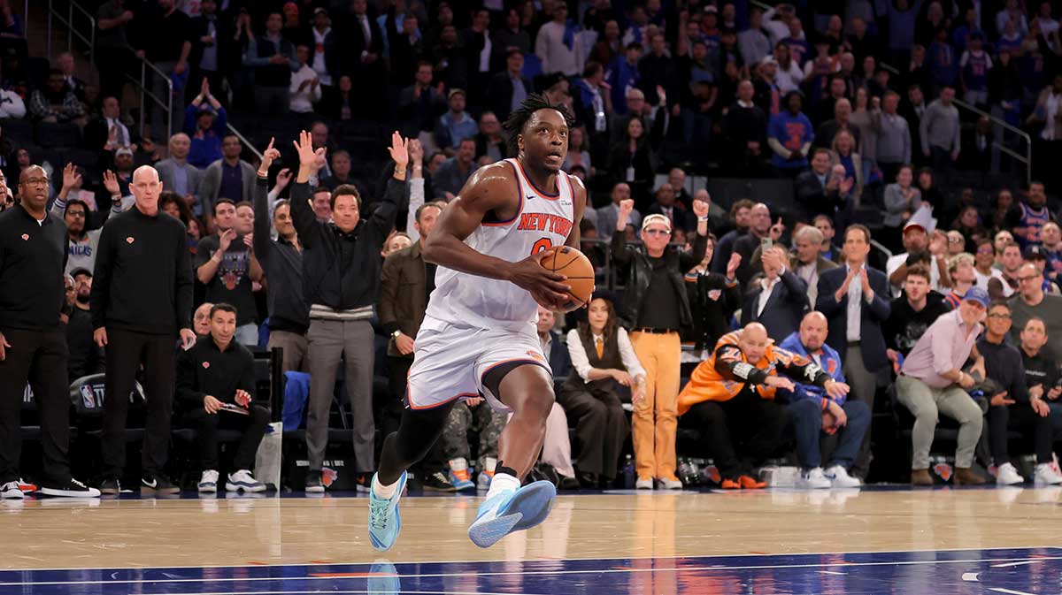 New York Knicks forward OG Anunoby (8) drives to the basket for a reverse dunk against the Cleveland Cavaliers during the fourth quarter at Madison Square Garden.