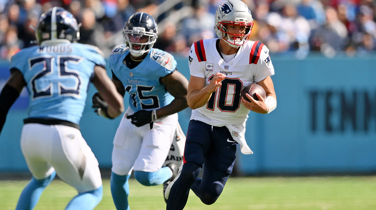 New England Patriots quarterback Drake Maye (10) runs with the ball against the Tennessee Titans during the second half at Nissan Stadium. Mandatory Credit: Steve Roberts-Imagn Images