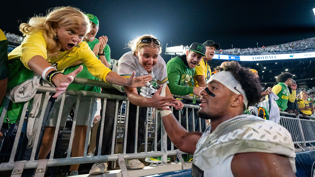 Oregon tight end Kenyon Sadiq celebrates with fans as the Oregon Ducks face the Penn State Nittany Lions.