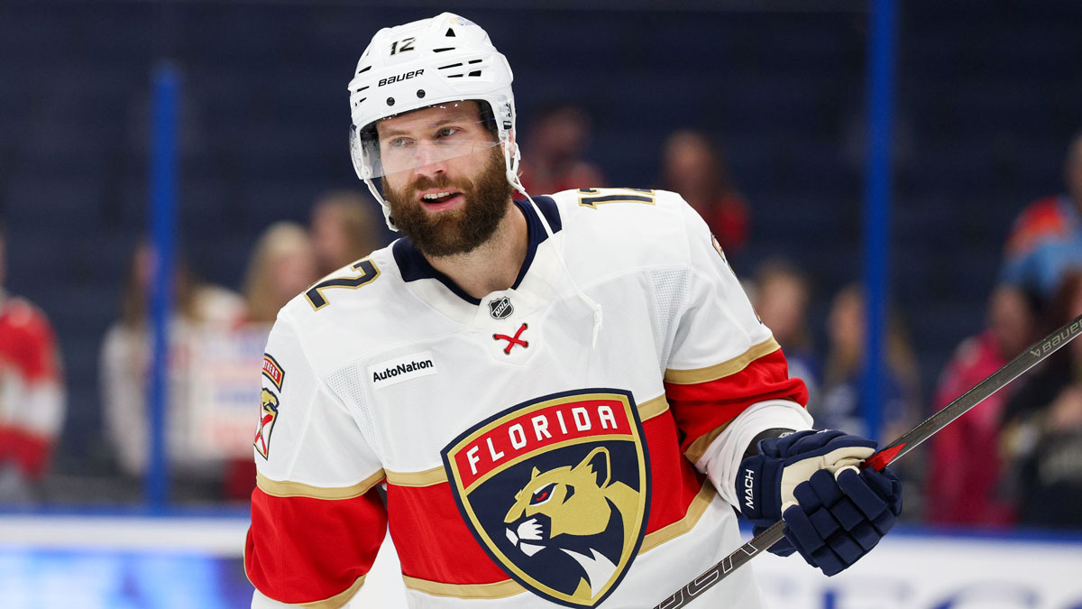 Panthers ink depth forward to 2-year contract extension