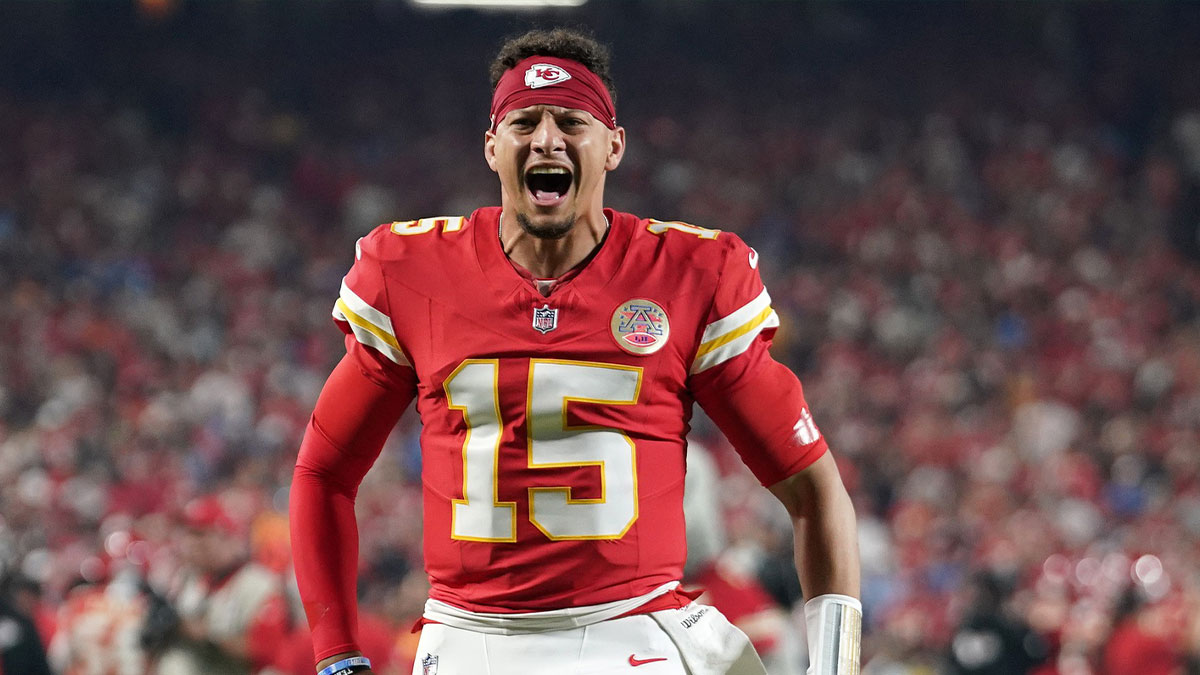 Chiefs’ Patrick Mahomes breaks Dan Marino record with TD pass vs. Lions
