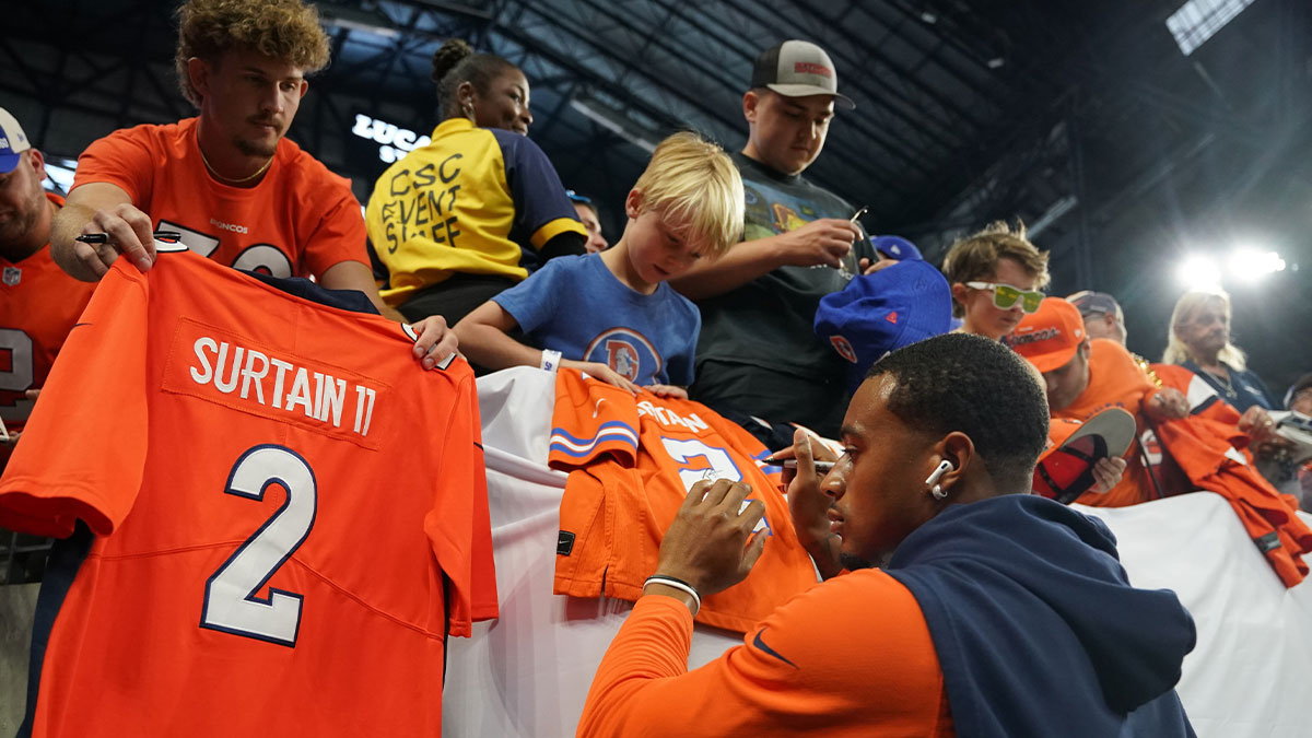 Denver Broncos cornerback Pat Surtain II (2) with fans prior to the game against the Denver Broncos at Lucas Oil Stadium.