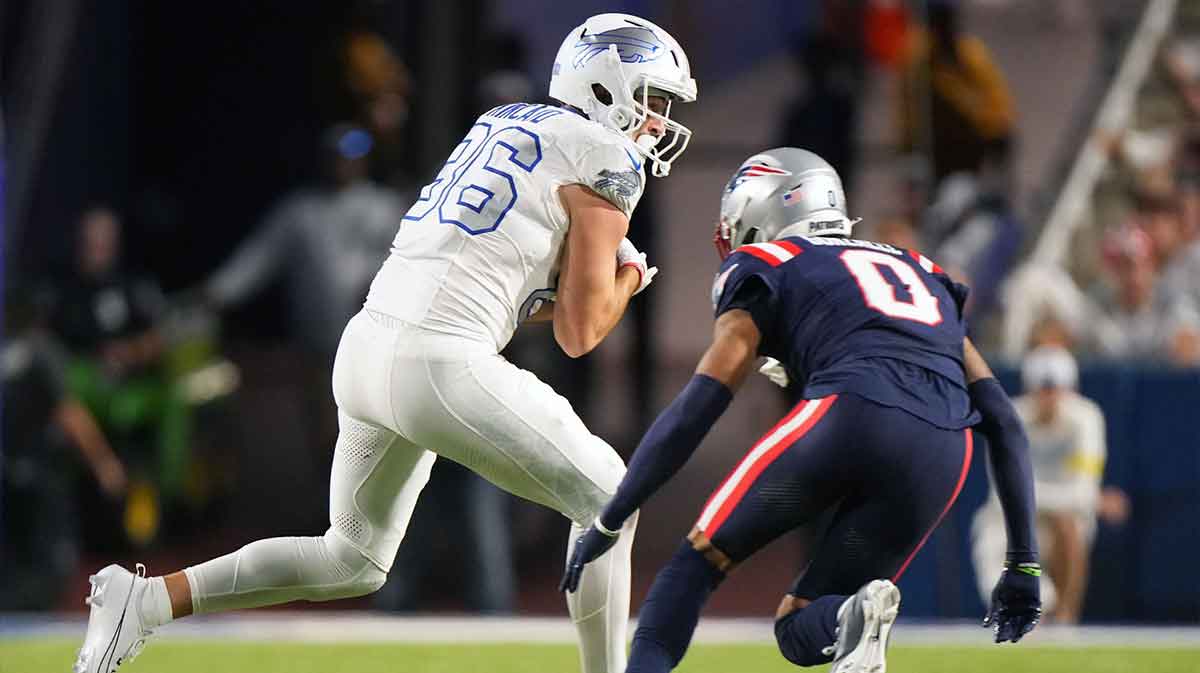 Buffalo Bills tight end Dalton Kincaid (86) makes a catch against New England Patriots cornerback Christian Gonzalez (0) during the first half at Highmark Stadium