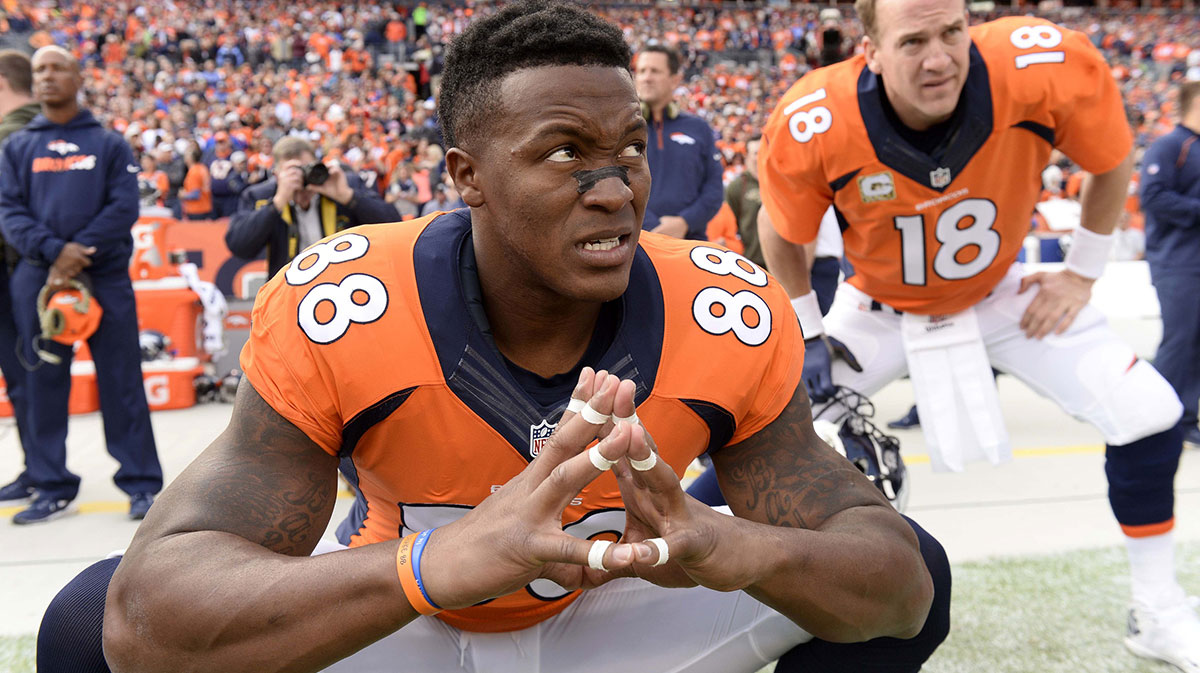 Broncos legend Peyton Manning chokes up while paying tribute to Demaryius Thomas
