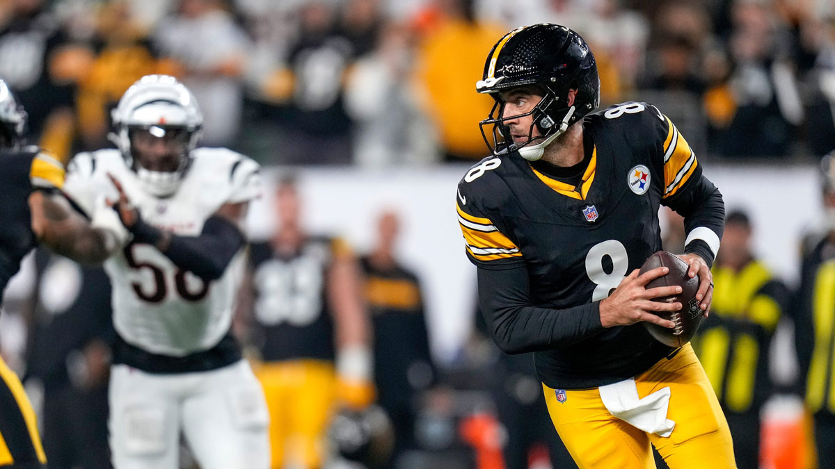 Pittsburgh Steelers quarterback Aaron Rodgers (8) rolls out of the pocket before attempting a final deep pass to end the fourth quarter of the NFL Week 7 game between the Cincinnati Bengals and the Pittsburgh Steelers at Paycor Stadium in downtown Cincinnati on Thursday, Oct. 16, 2025. The Bengals won, 33-31.