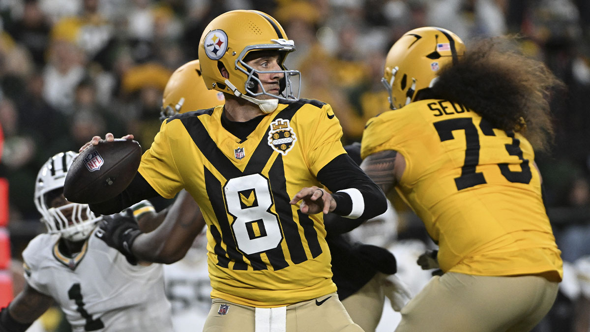 Pittsburgh Steelers quarterback Aaron Rodgers (8) passes against the Pittsburgh Steelers during the first quarter at Acrisure Stadium.