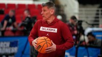 Oklahoma Sooners head coach Porter Moser during practice at Lenovo Center.