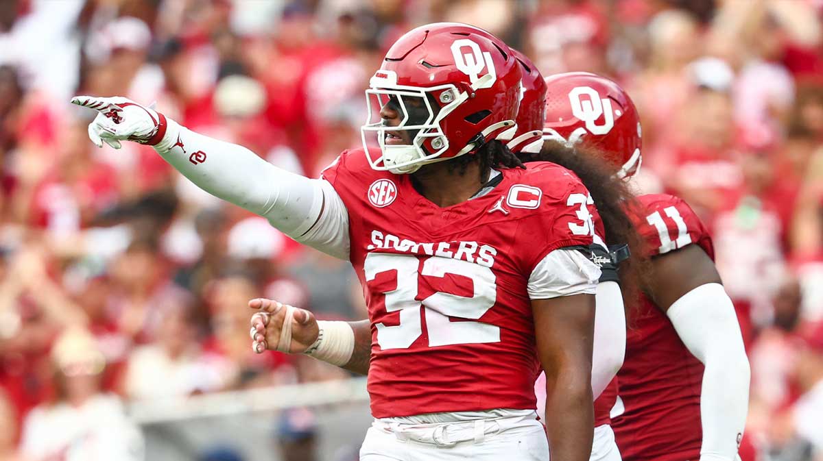 Oklahoma Sooners defensive lineman R Mason Thomas (32) reacts after recording a sack during the third quarter against the Auburn Tigers at Gaylord Family-Oklahoma Memorial Stadium.
