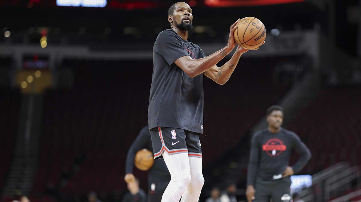 Rockets forward Kevin Durant (7) warms up before the game against the Atlanta Hawks at Toyota Center