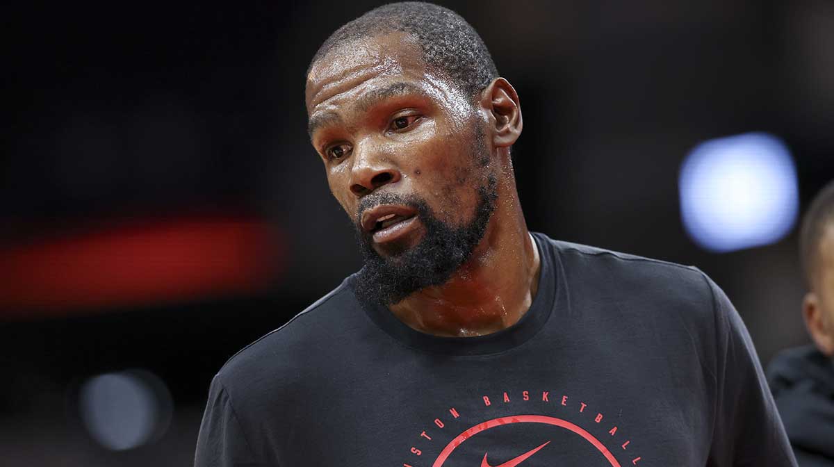 Rockets forward Kevin Durant (7) warms up before the game against the Atlanta Hawks at Toyota Center