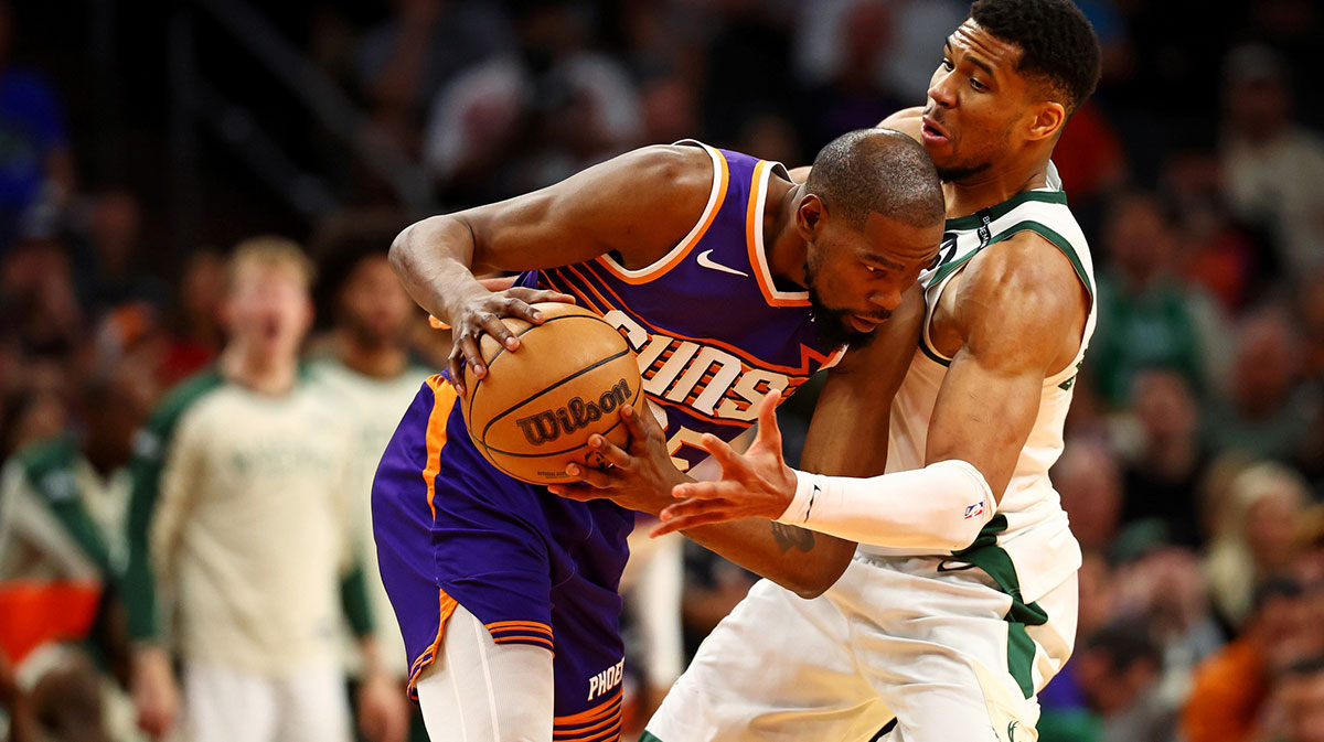 Rockets forward Kevin Durant (35) handles the ball against Milwaukee Bucks forward Giannis Antetokounmpo (34) during the fourth quarter at Footprint Center