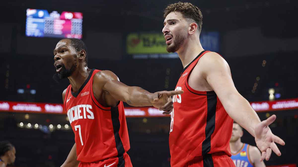 Rockets forward Kevin Durant reacts