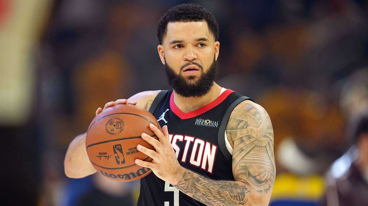 Fred VanVleet helps coach Rockets practice after season opening loss vs. Thunder