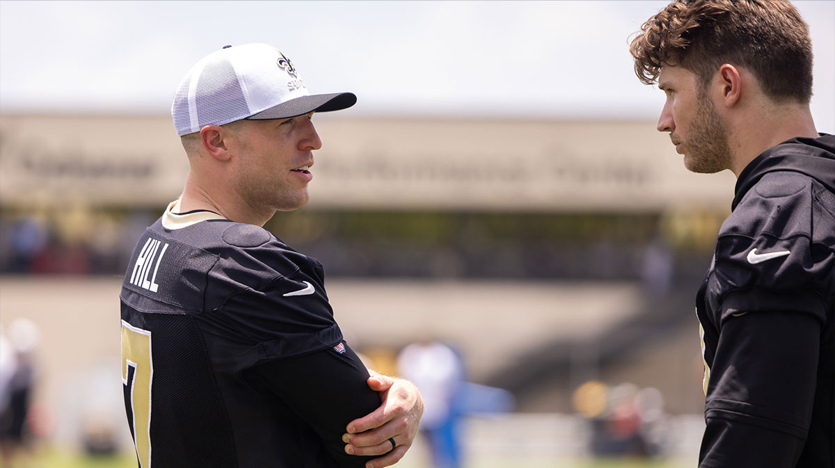 Jun 10, 2025; New Orleans, LA, USA; New Orleans Saints tight end Taysom Hill (7) talks with tight end Foster Moreau (87) during minicamp at Ochsner Sports Performance Center.