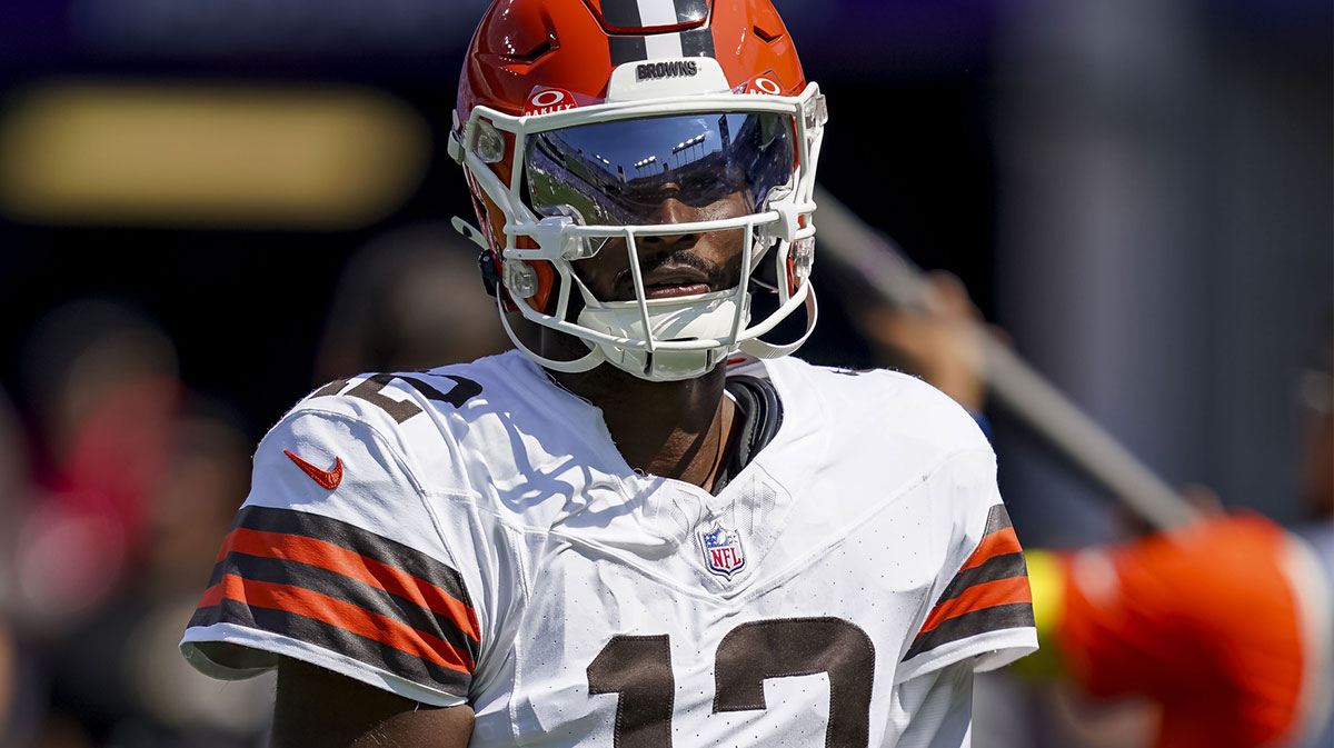 Cleveland Browns quarterback Shedeur Sanders (12) before the game against the Baltimore Ravens at M&T Bank Stadium.