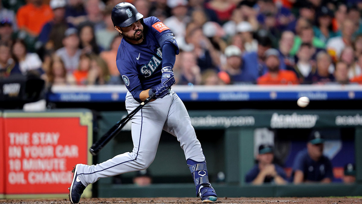 Seattle Mariners third baseman Eugenio Suarez (28) hits a home run to left field against the Houston Astros during the fourth inning at Daikin Park.