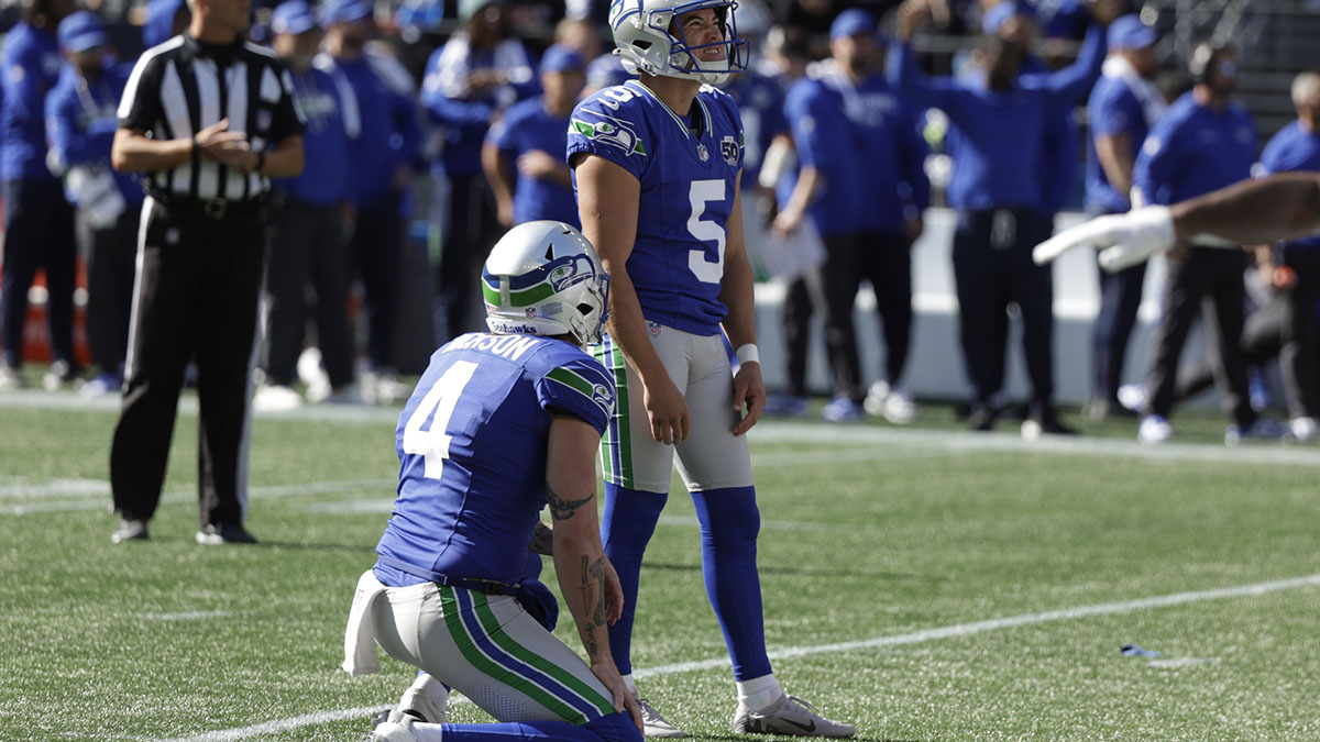 Seattle Seahawks kicker Jason Myers (5) reacts after missing field goal against the Tampa Bay Buccaneers