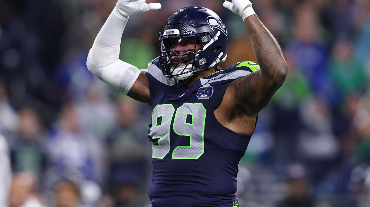 Seahawks’ Leonard Williams breaks silence on leprechaun suit after losing USC-Notre Dame bet