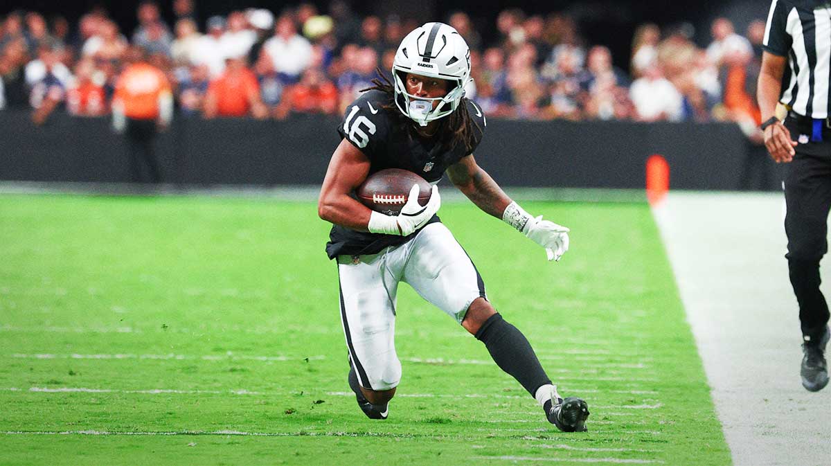 Las Vegas Raiders wide receiver Jakobi Meyers (16) runs the ball during the second half against the Chicago Bears at Allegiant Stadium. Mandatory Credit: Kiyoshi Mio-Imagn Images