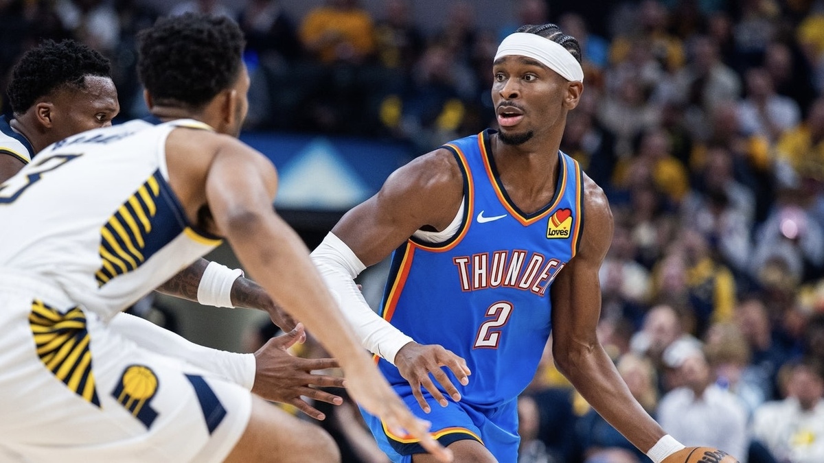 Thunder guard Shai Gilgeous-Alexander (2) dribbles the ball
