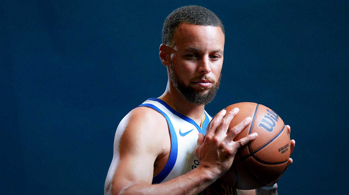Golden State Warriors guard Stephen Curry (30) holds onto the ball during Media Day at the Chase Center.