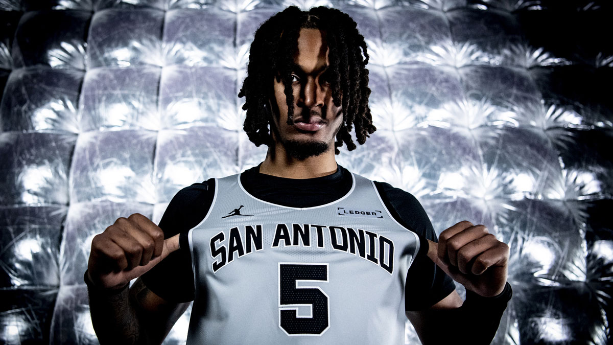 purs of Stephon Castle wearing the Spurs "Statement uniform" Zoom Stephon Castle uni pic.jpg