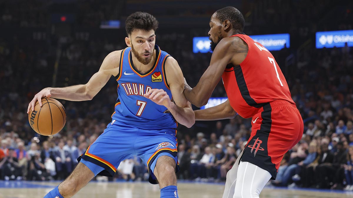 Thunder center Chet Holmgren (7) drives to the basket against Houston Rockets forward Kevin Durant (7) during the first half at Paycom Center with ESPN's Kendrick Perkins in the background
