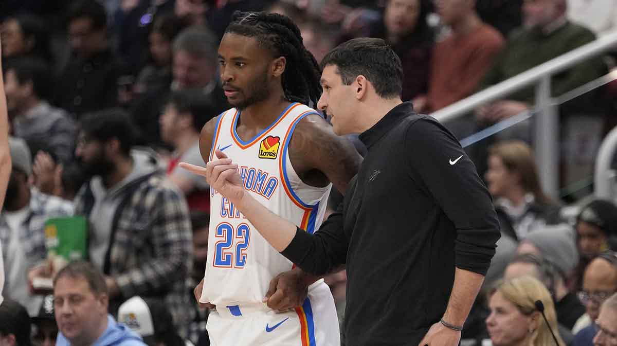 Thunder head coach Mark Daigneault talks to guard Cason Wallace (22) during a break in the action against eh Toronto Raptors during the second half at Scotiabank Arena