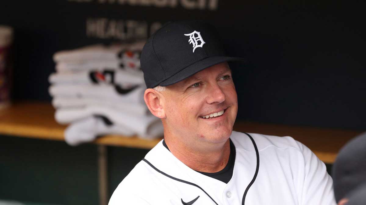 Tigers manager AJ Hinch signs extension despite AL Central collapse