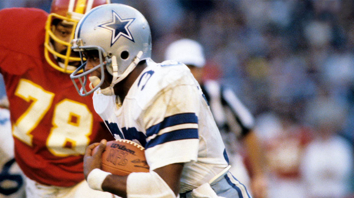 FILE PHOTO; Dallas Cowboys running back Tony Dorsett (33) is pursued by Washington Redskins defensive end Paul Smith (78) at RFK Stadium.