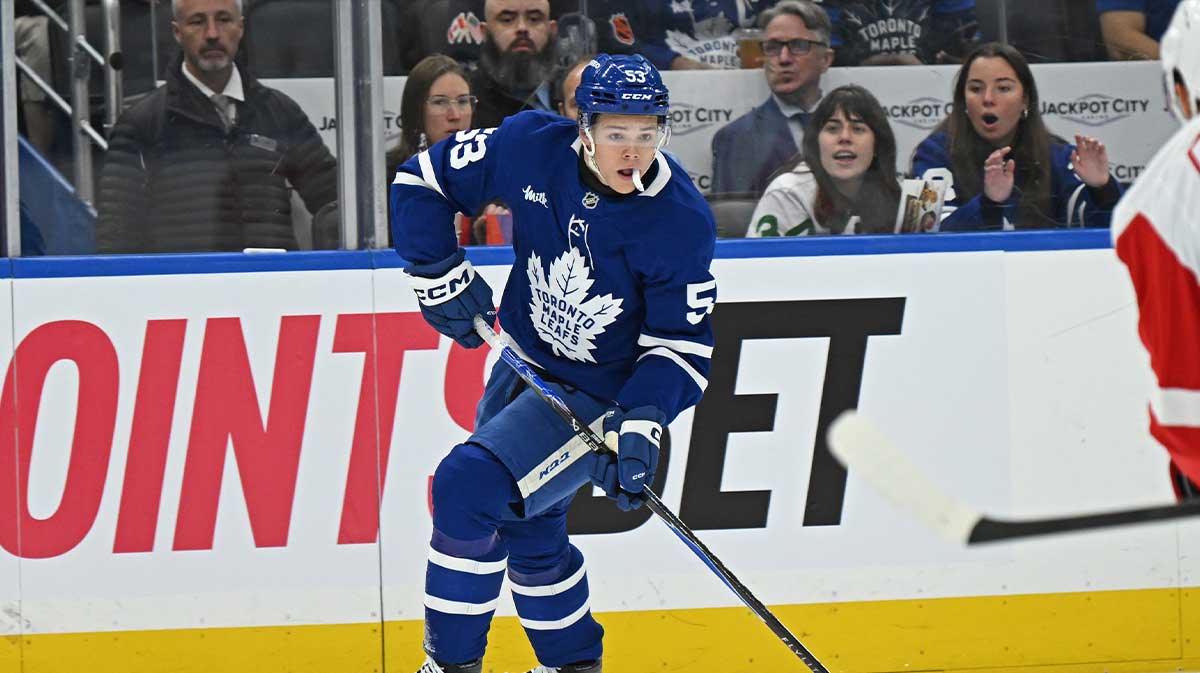 Toronto Maple Leafs right wing Easton Cowan (53) controls the puck in the first period against the Detroit Red Wings at Scotiabank Arena.