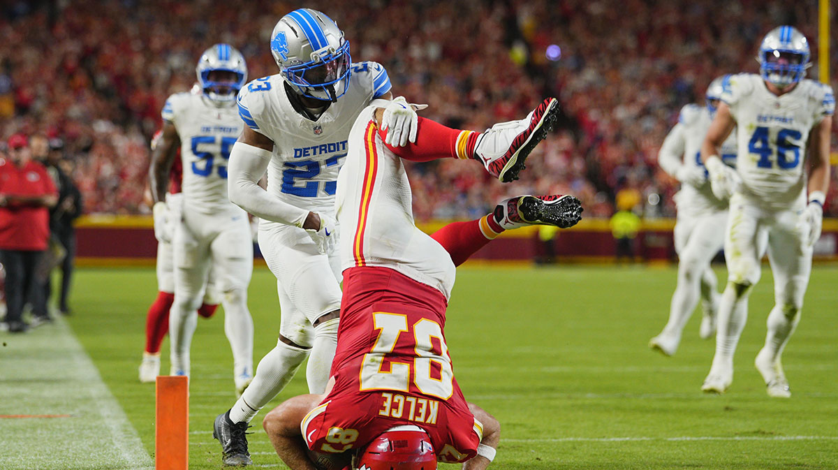 Chiefs TE Travis Kelce’s ‘headstand’ vs. Lions left him with charley horse, Jason Kelce clowning