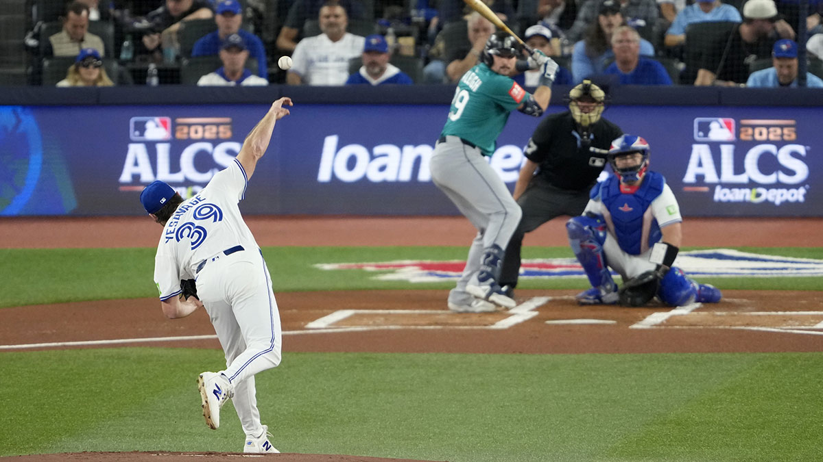 Toronto Blue Jays pitcher Trey Yesavage (39) pitches against Seattle Mariners catcher Cal Raleigh (29) in the first inning during game six of the ALCS round for the 2025 MLB playoffs at Rogers Centre.